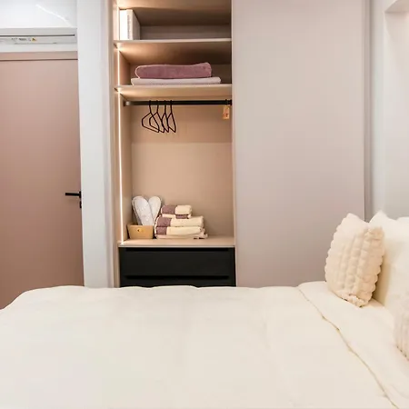 N K Suite - Design Boutique Stay With City View-2